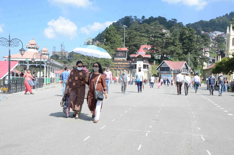 People enjoy weather in Shimla