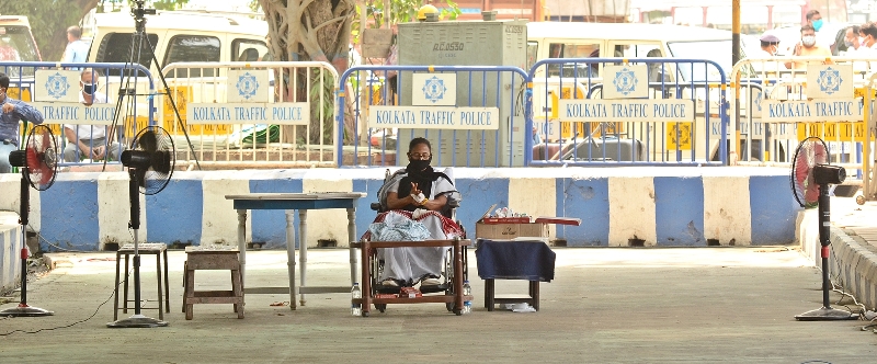 Mamata Banerjee holds dharna in Kolkata protesting EC ban on her poll campaign