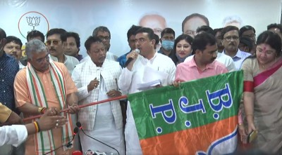 Bengal: 5 Trinamool Congress MLAs, 14 Malda Zilla Parishad members join BJP