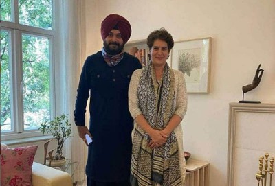 Post or no post, will stand by Rahul and Priyanka Gandhi: Navjot Singh Sidhu