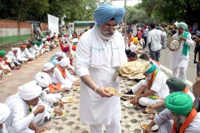 Farmers protest at Jantar Mantar