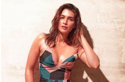 Kriti Sanon shares glamourous image on Instagram, Amitabh Bachchan says 'wow'