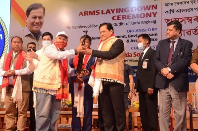 1040 militants of five outfits surrender before Assam CM in Guwahati