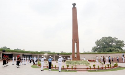 Defence Minister Rajnath Singh pays homage to fallen heroes on Kargil Diwas