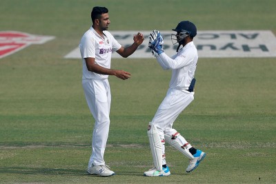 Wriddhiman Saha's replacement KS Bharat scalps 3 third behind the stumps