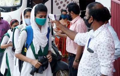 India continues to witness COVID-19 spike: 1,31,968 new cases registered 