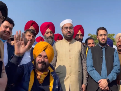 Sidhu calls Pak PM 'Bada Bhai', BJP, Congress colleagues slam him