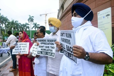 Akali Dal protests against farm laws in Parliament