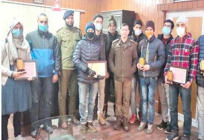 Jammu and Kashmir: NEET-2020 qualifiers of Tral felicitated  