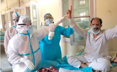 Jammu and Kashmir: Nursing staff in PPE kits dance with Covid-19 patients at SMGS Hospital  
