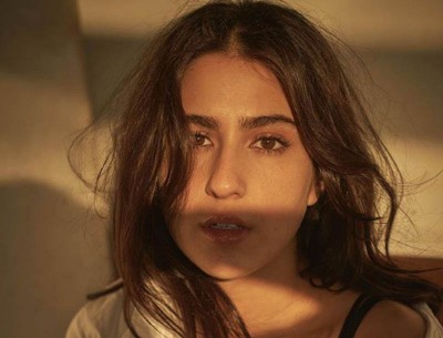 Sara Ali Khan looks stunning in a black deep neck top, sets internet on fire
