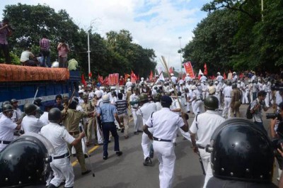 Kolkata: Police, SFI-DYFI leaders clash over Left youth leader Maidul Islam Middya's death