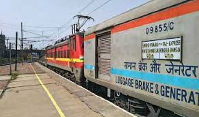 Minor Fire erupts in Delhi - Jhansi Taj Express