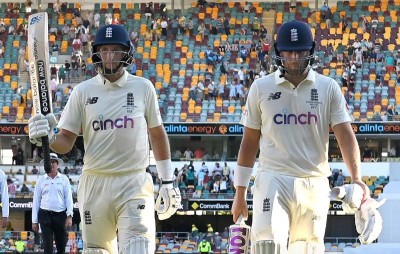 The Ashes: Root, Malan fight back; England trail Australia by 58 runs at stumps on day 3 of first Test
