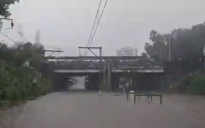 Monsoon hits Mumbai, waterlogging in many areas