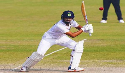 SNAP: India need 9 more wickets to win Kanpur Test