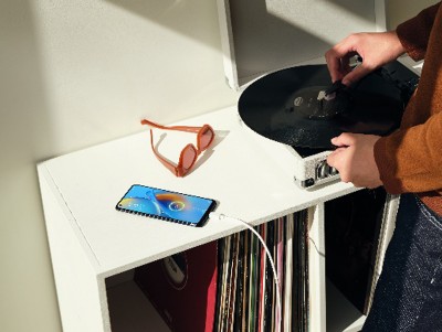 OPPO introduces F19 handset