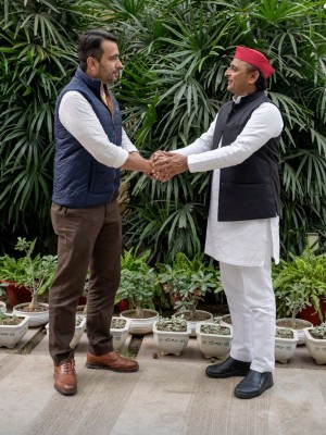 Samajwadi Party and Rashtriya Lok Dal seal pre-poll alliance ahead of UP elections