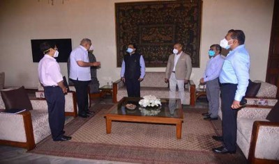 West Bengal: Four-member MHA team calls on Guv to assess reports of widespread violence