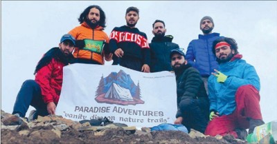 Team Paradise Adventurers summit Sunset Peak, J&K