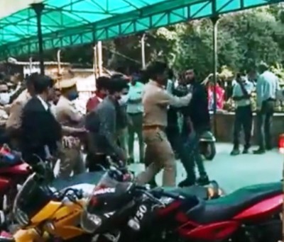 Three Kashmiri students, arrested for supporting Pak cricket team, attacked outside Agra court