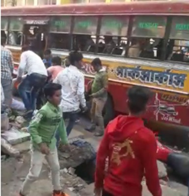 Several injured as BJP, TMC supporters clash in Howrah following Amit Shah's Dumurjola virtual rally