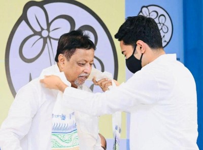 Bengal: Suvendu Adhikari seeks Mukul Roy's disqualification as MLA, files petition with Assembly Speaker