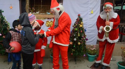 Jammu and Kashmir: Tourism Deptt organises Christmas festivals at Gulmarg, Pahalgam  