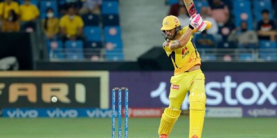 Faf du Plessis hammers brutal 86 as CSK post 192 for three against KKR in IPL final