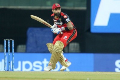 AB de Villiers plays heroic 48 runs knock as RCB beat MI by 2 wickets in IPL opener