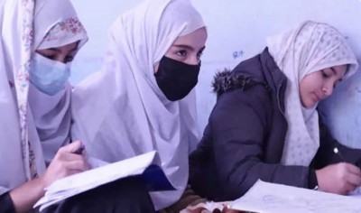 Afghanistan:  Girls urge Taliban to re-open schools for classes 7-12