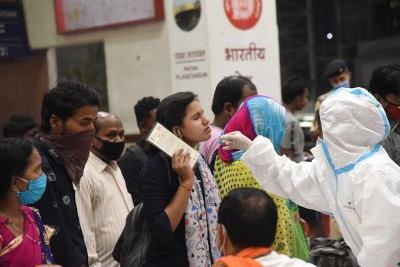 India witnesses another day surge in COVID-19 cases, 1185 people die in past 24 hours 