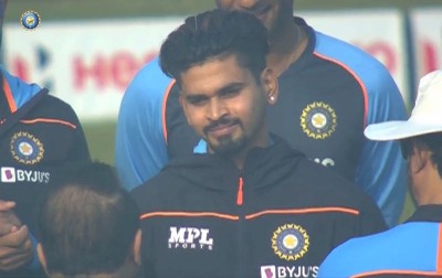 Shreyas Iyer makes Test debut in Kanpur, receives India cap from Sunil Gavaskar