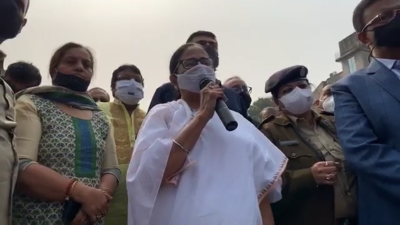 Kolkata: Mamata Banerjee visits Bagbazar where fire broke out, assures affected people all help