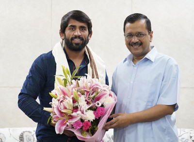Arvind Kejriwal felicitates Olympian Bajrang Punia