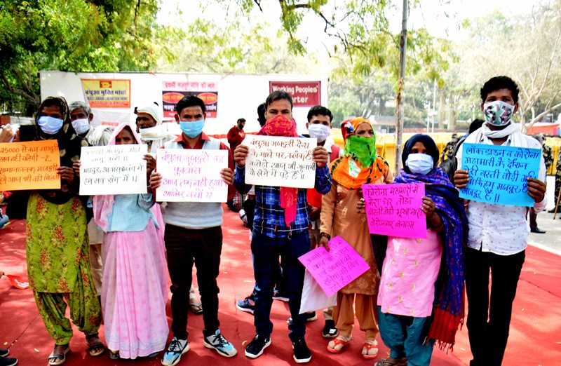 Bandhua Mukti Morcha stagie dharna in New Delhi