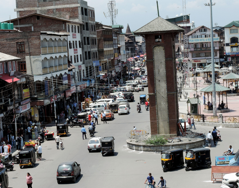 Business resume in Srinagar after COVID curfew relaxation