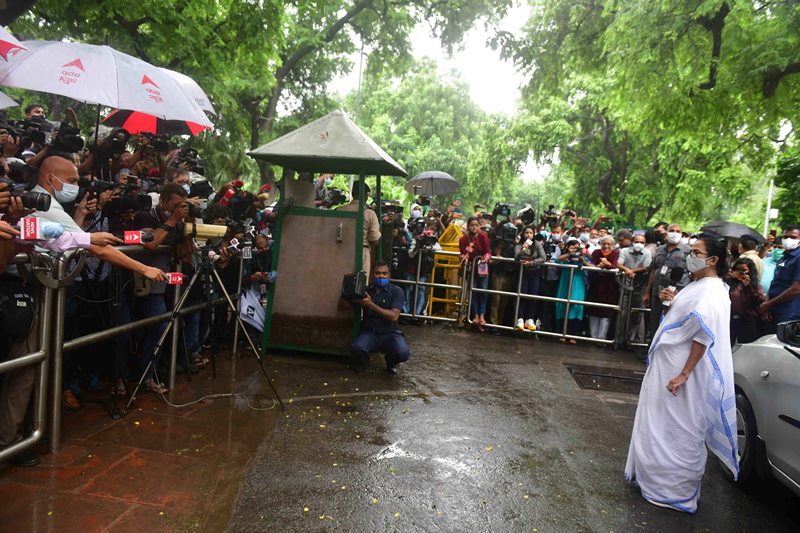 Mamata Banerjee meets Arvind Kejriwal, Sonia Gandhi in Delhi