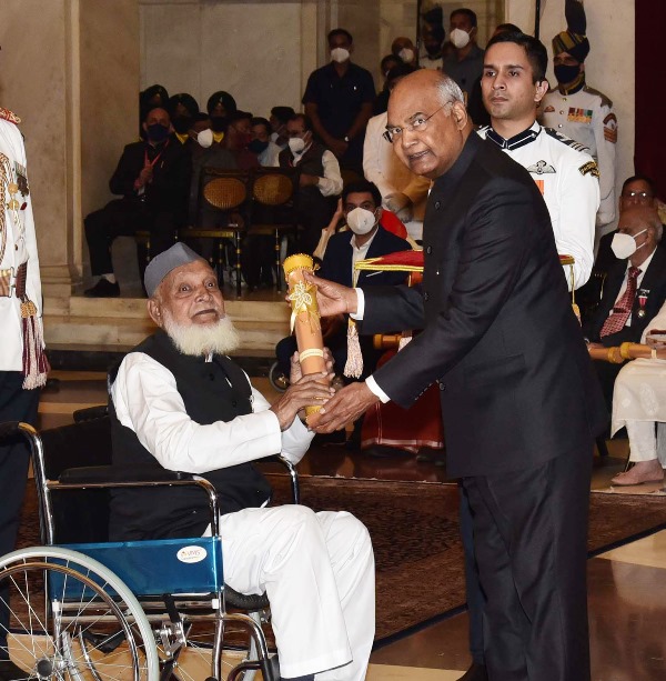 Prez Ram Nath Kovind presents Padma Shri, Padma Bhushan awards to dignitaries at Rashtrapati Bhavan in Delhi