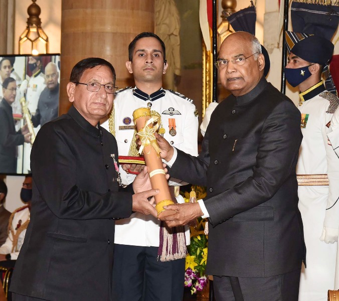 Prez Ram Nath Kovind presents Padma Shri, Padma Bhushan awards to dignitaries at Rashtrapati Bhavan in Delhi