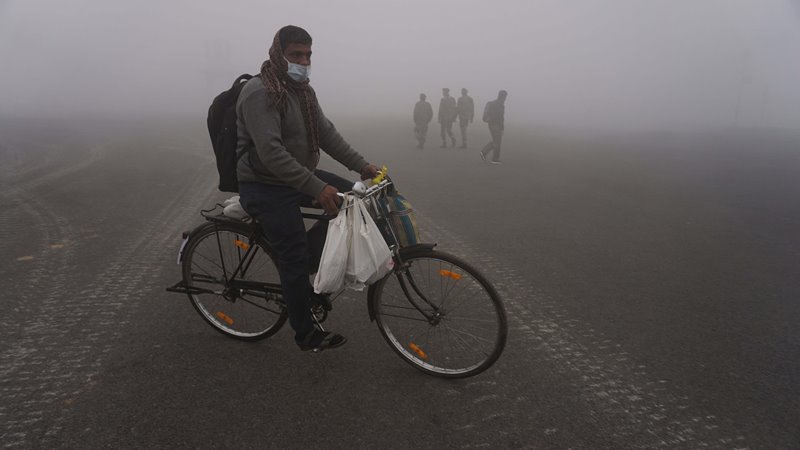 Dense fog in Delhi