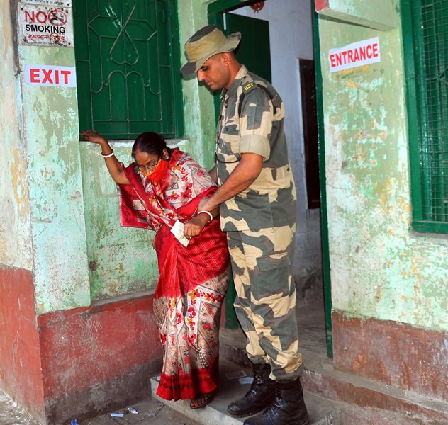 Voters wait in queue to cast vote in Bengal's North 24 Parganas