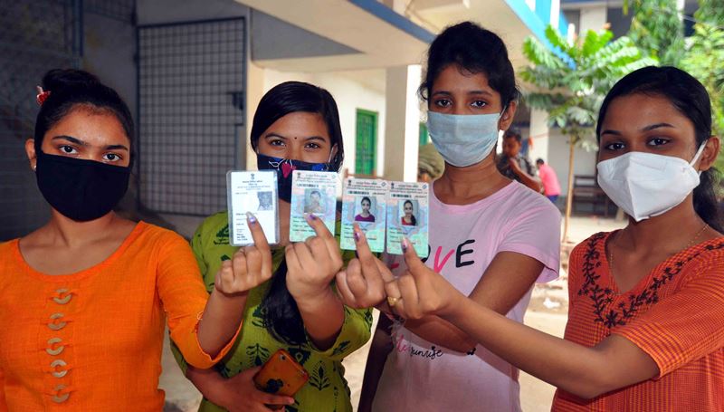 Voters wait in queue to cast vote in Bengal's North 24 Parganas