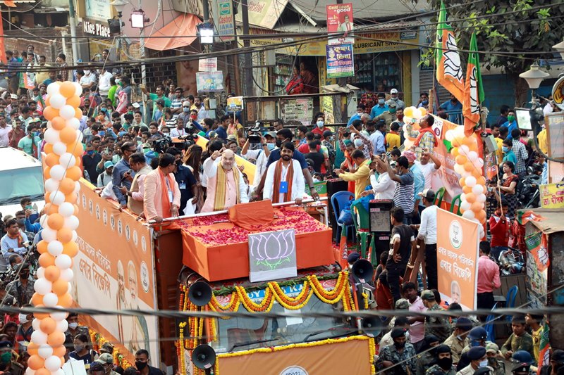 Bengal: Amit Shah holds roadshow in Medinipur