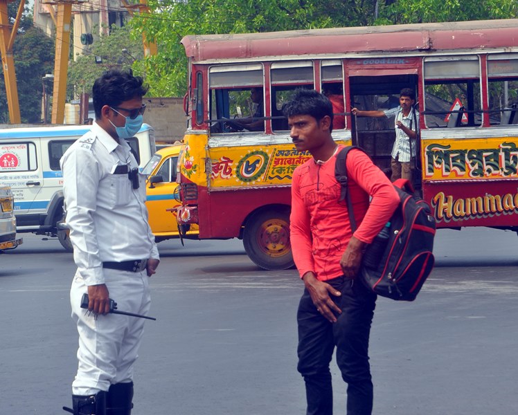 Police enforce Covid-19 protocol in Kolkata