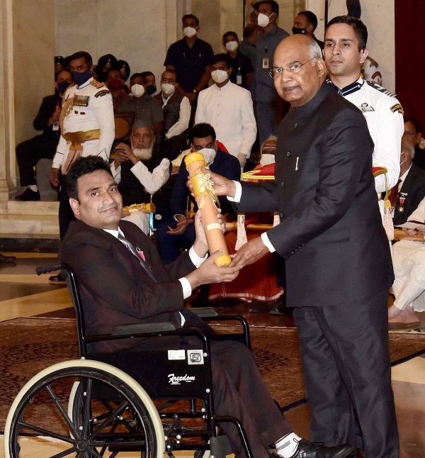 Prez Ram Nath Kovind presents Padma Shri, Padma Bhushan awards to dignitaries at Rashtrapati Bhavan in Delhi