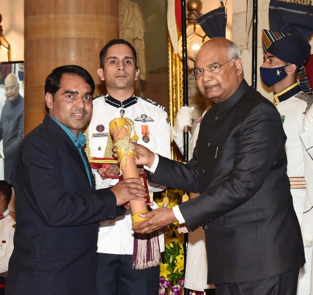 Prez Ram Nath Kovind presents Padma Shri, Padma Bhushan awards to dignitaries at Rashtrapati Bhavan in Delhi