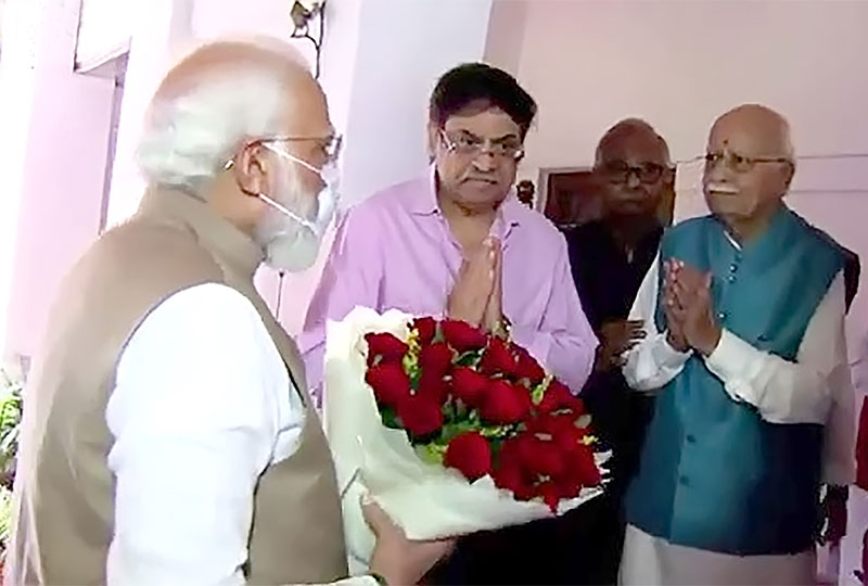 PM Modi visits LK Advani on his birthday
