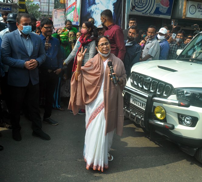 Mamata Banerjee on way to Guwahati shows victory sign after party's victory in KMC polls in Kolkata