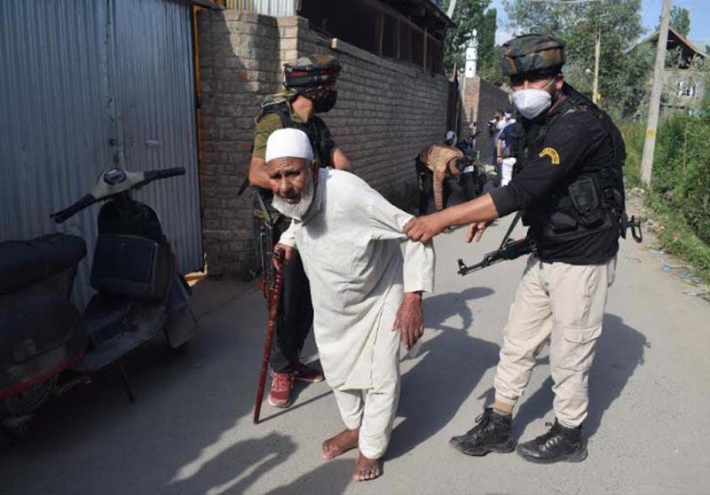 Srinagar encounter: Security forces rescue aged man